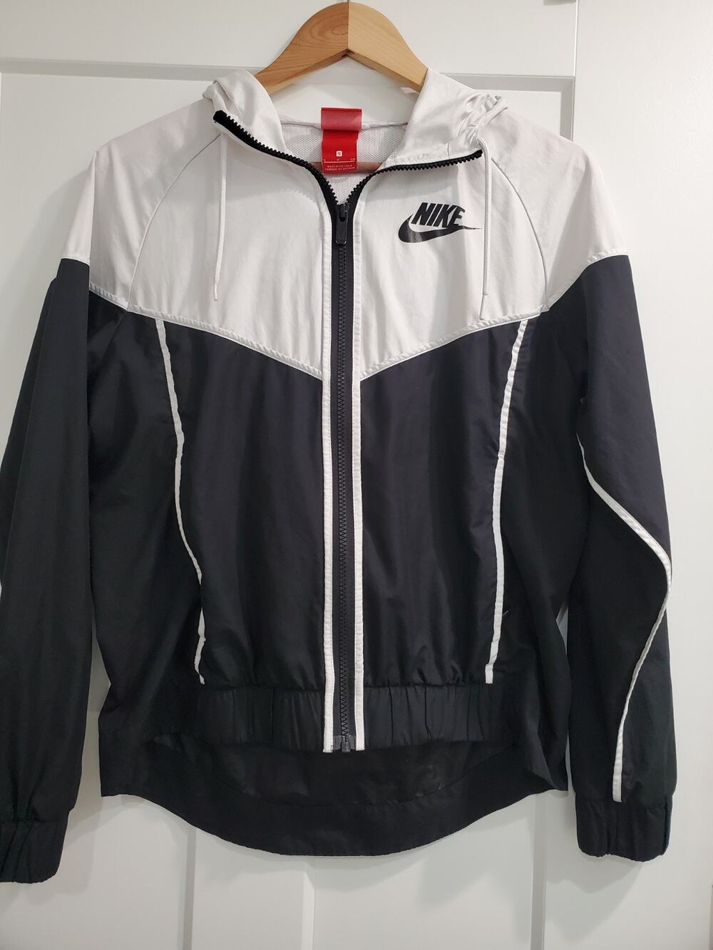 Nike Windrunner Windbreaker Size Small